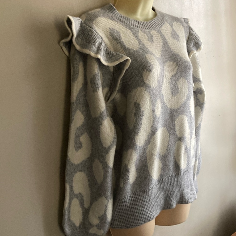 Crown & Ivy Sweater size medium really warm thick sweater long sleeve.